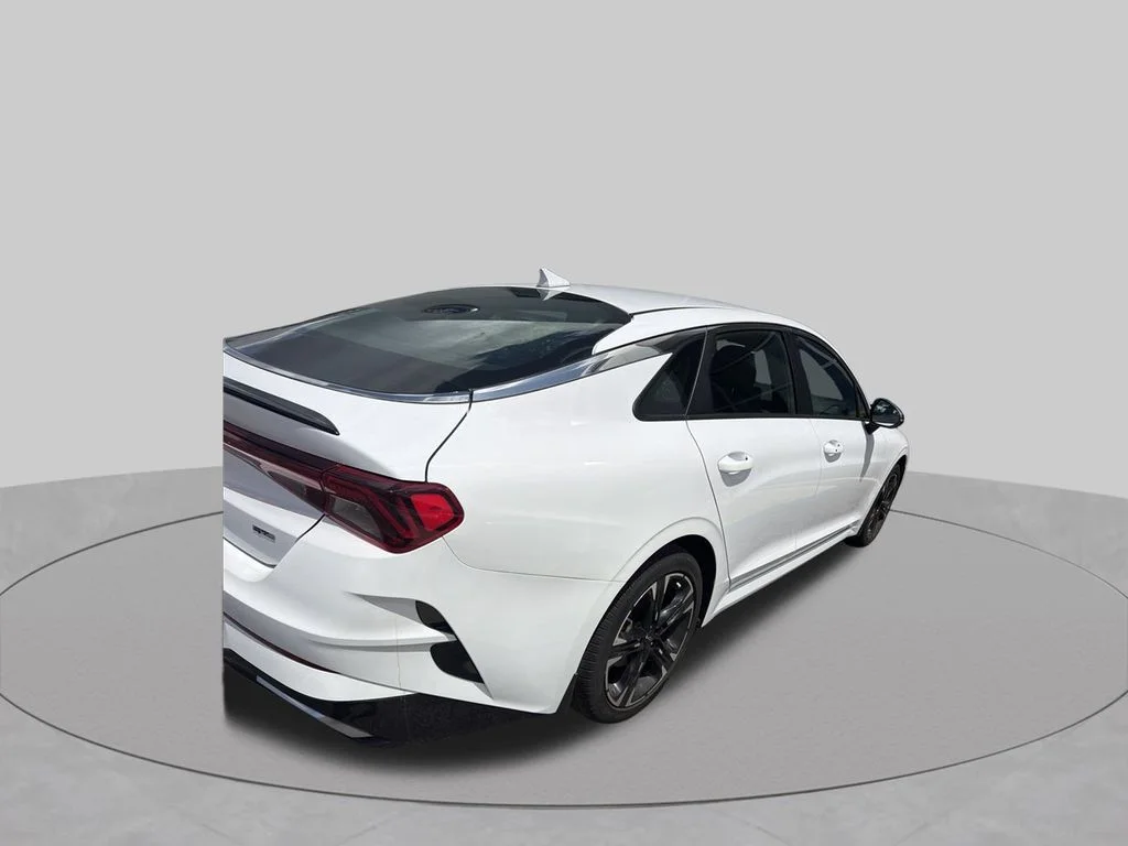 Used 2024 White Kia GT-Line image 9
