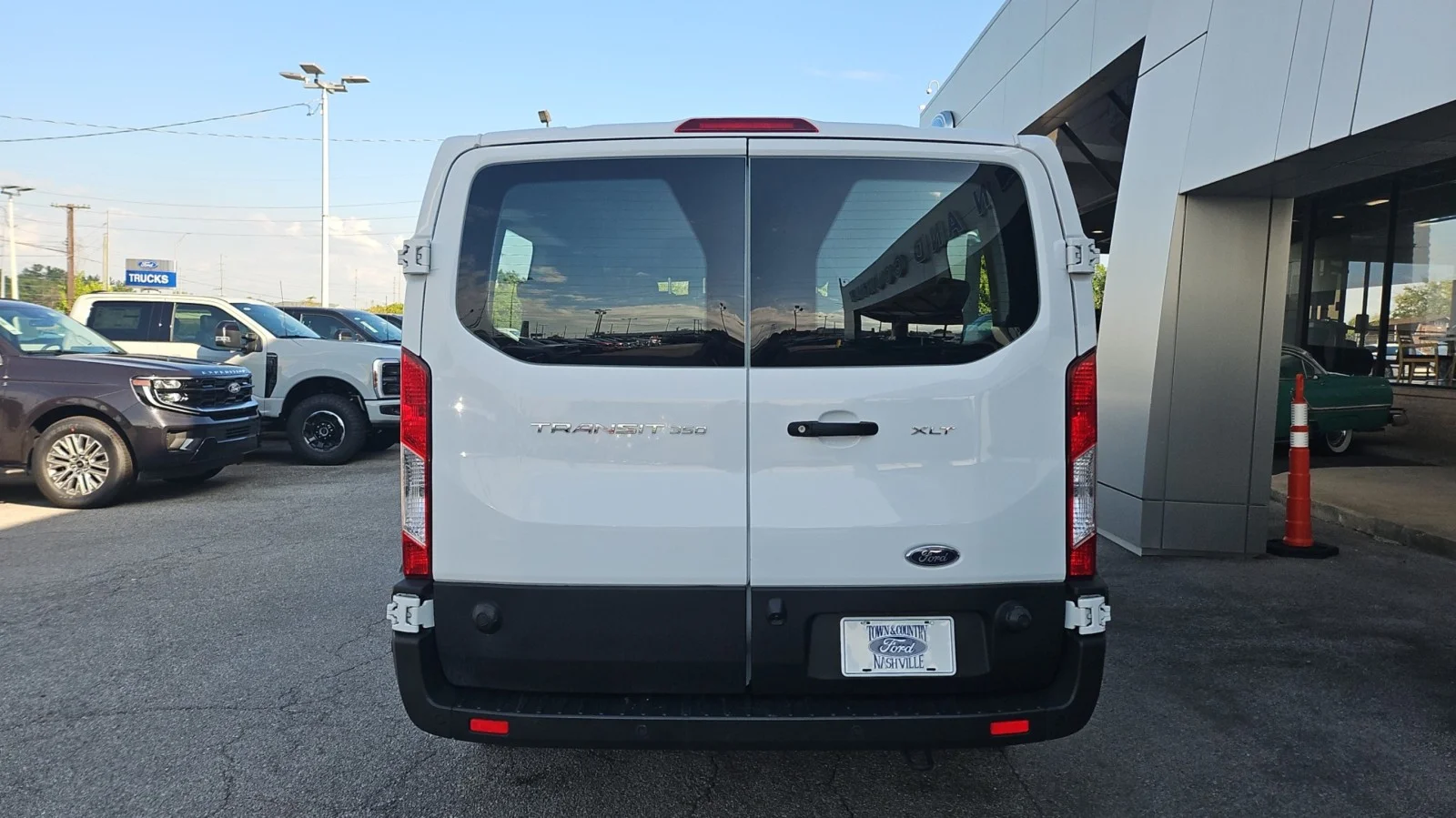 Used 2024 Oxford White Clearcoat Ford XLT RWD image 4
