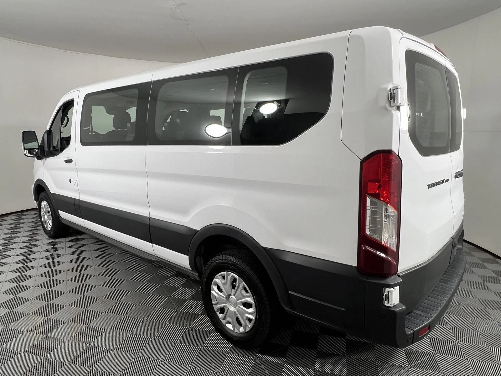 Used 2026 Oxford White Ford 350 XLT image 8