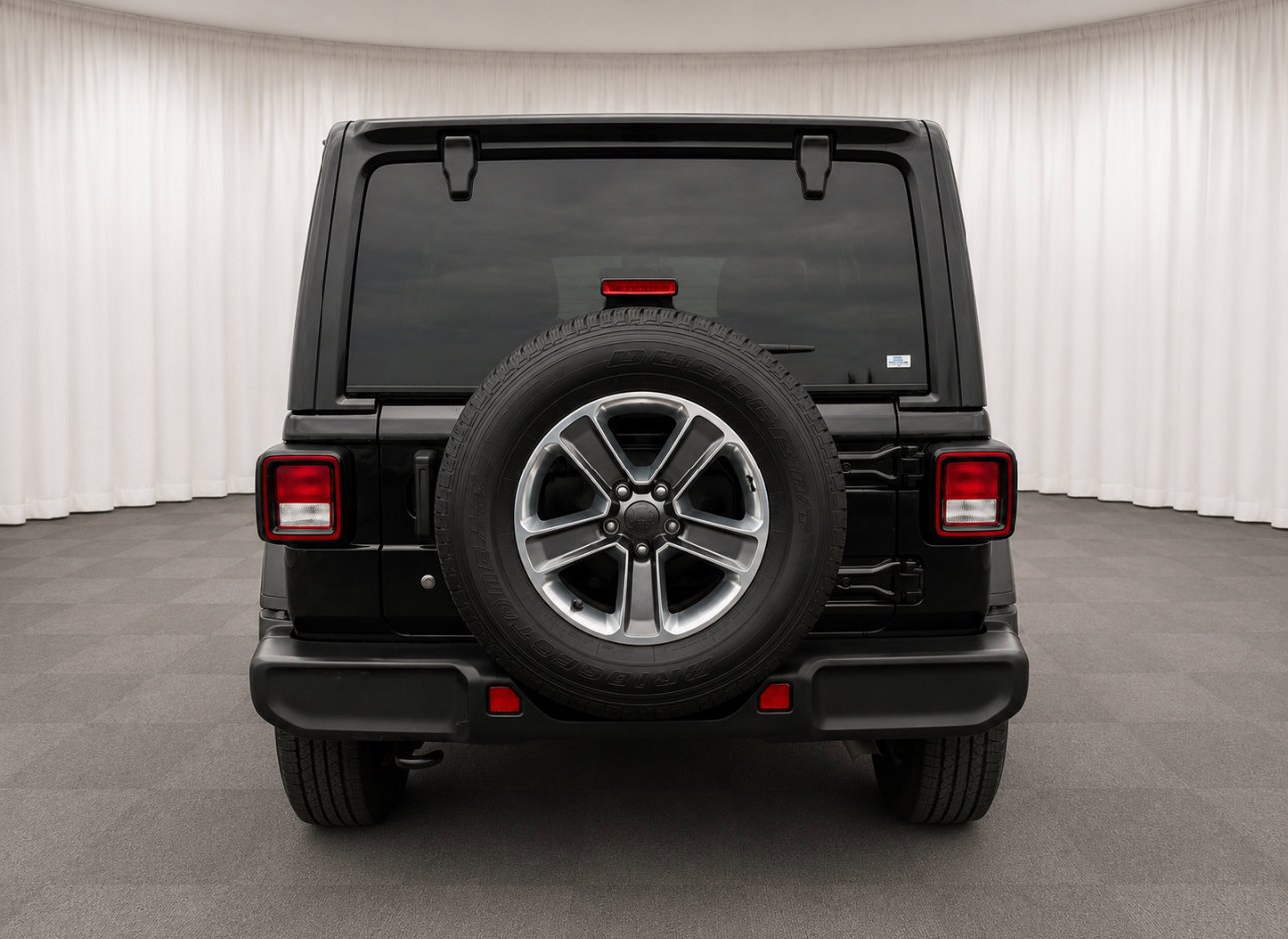 Used 2019 Black Clearcoat Jeep Sahara image 4