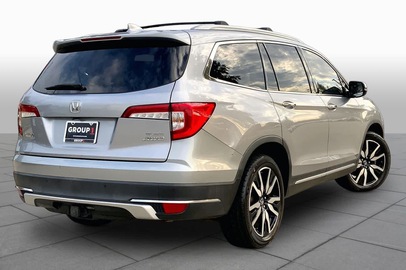 Used 2020 Lunar Silver Metallic Honda Elite image 13