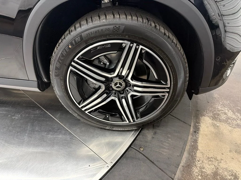 New 2027 Black Mercedes-Benz GLC 300 image 9