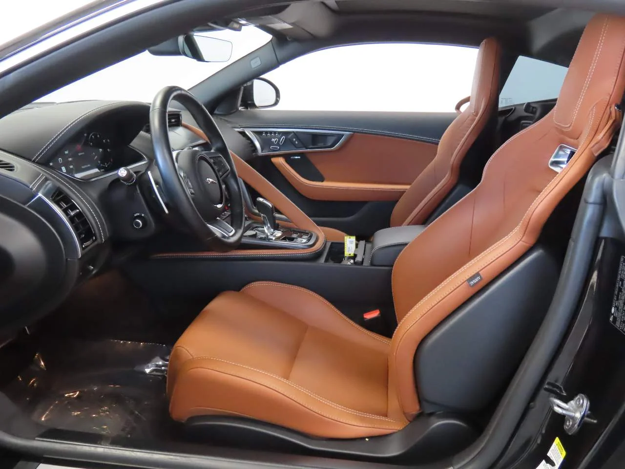 Used 2022 Santorini Black Jaguar P450 R-Dynamic image 10