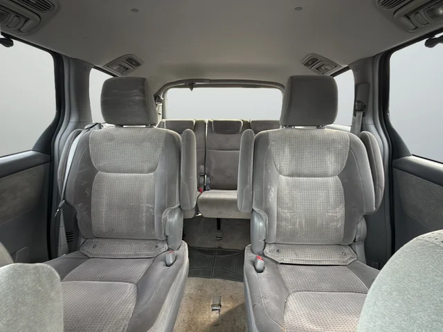 Used 2010 Silver Toyota LE image 40