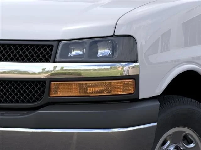 New 2026 Summit White Chevrolet 1WT image 10