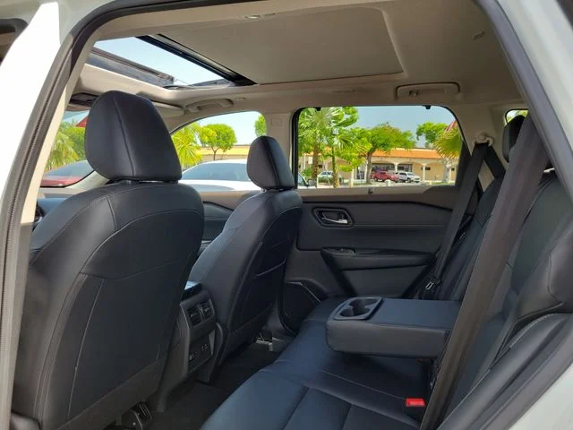 Used 2023 White Nissan SL image 14