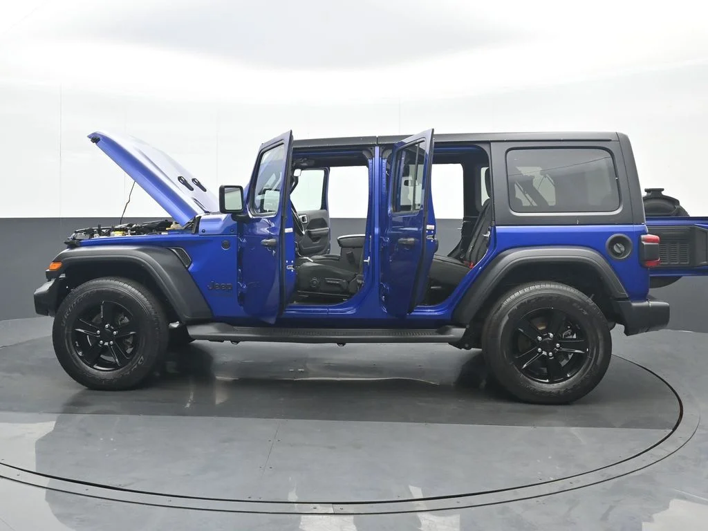 Used 2020 Blue Jeep Unlimited Sport Altitude image 37