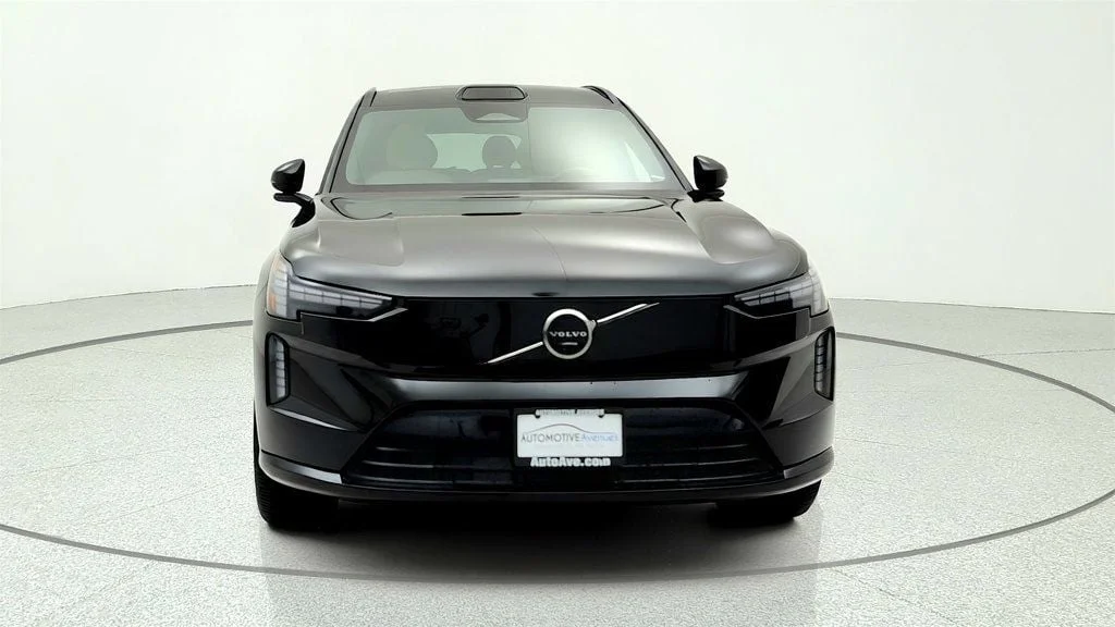 Used 2025 Onyx Black Metallic Volvo Twin Motor Performance Plus 6-Seater w/ Panoramic Roof image 2