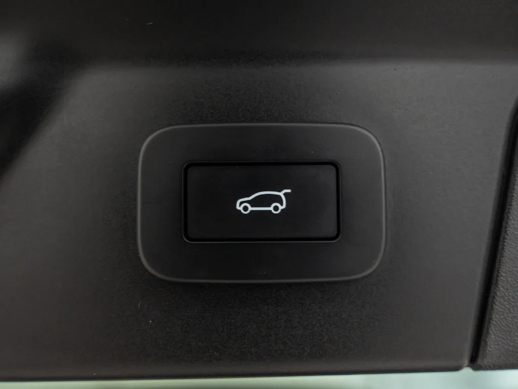 Used 2024 Santorini Black Metallic Land Rover Dynamic SE image 22