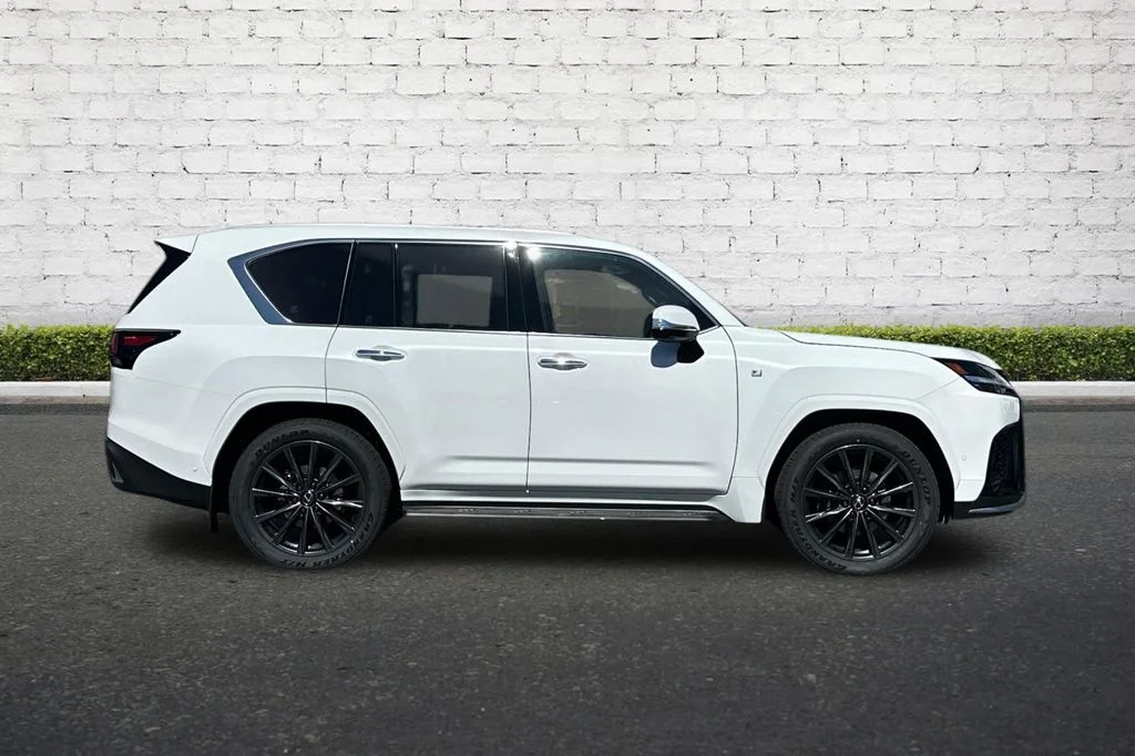 2026 Lexus LX 700h F-Sport - Photo 3