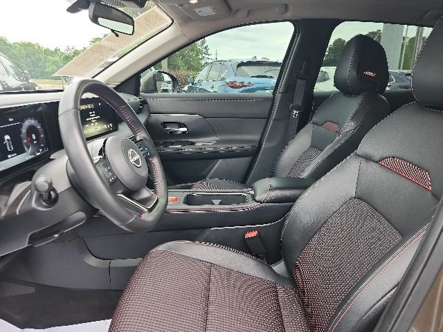 Used 2025 Brown Nissan SR image 17