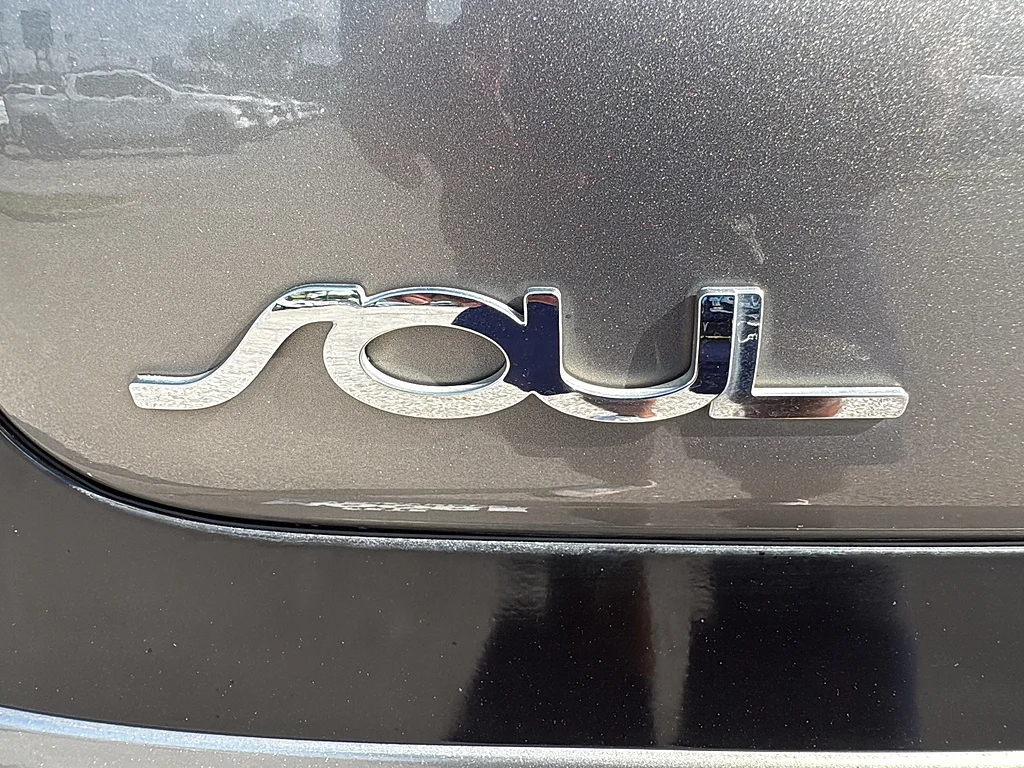 Used 2019 Titanium Gray Kia  image 12