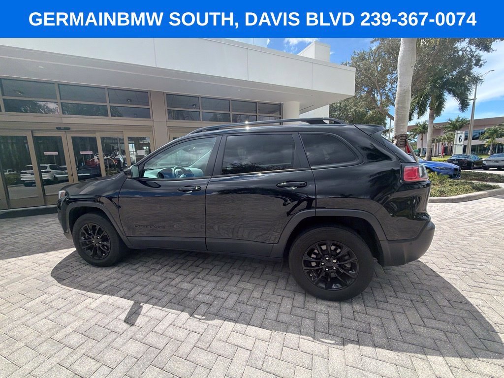Used 2023 Diamond Black Jeep Altitude image 5
