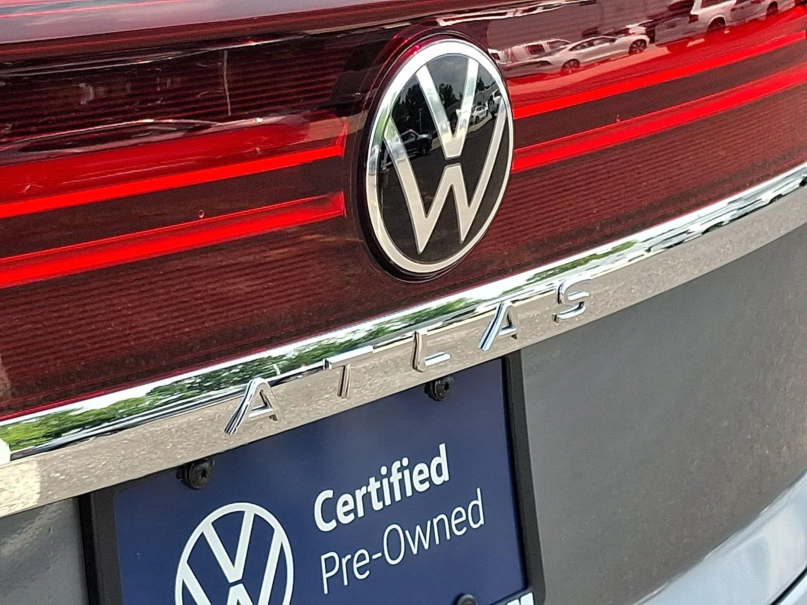 New 2025 Platinum Gray Metallic Volkswagen 2.0T SE w/Technology image 22