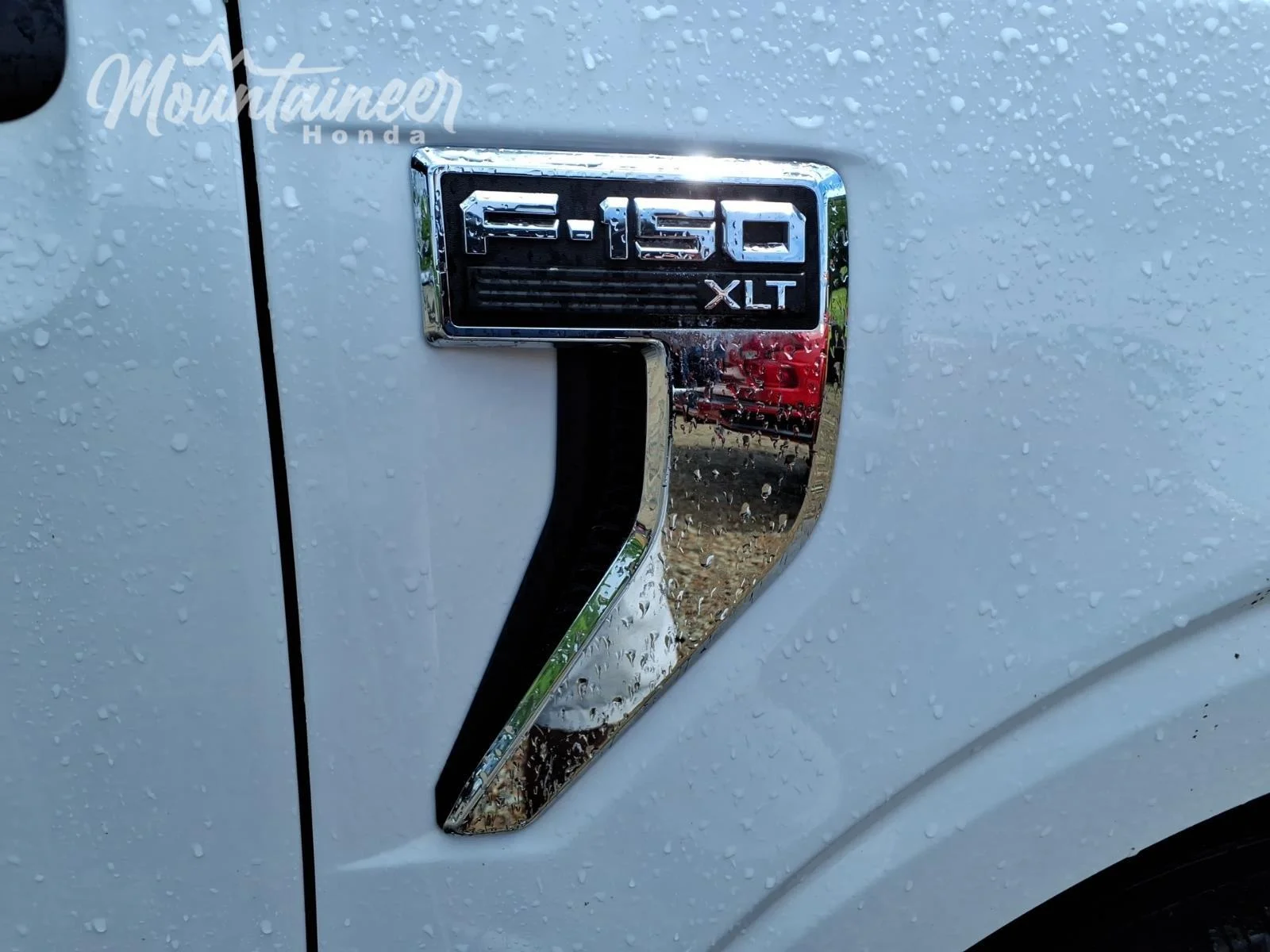 Used 2024 Oxford White Ford XLT image 27