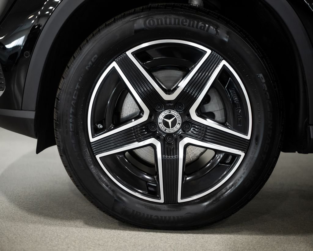 Used 2026 Black Mercedes-Benz GLC 300 image 4