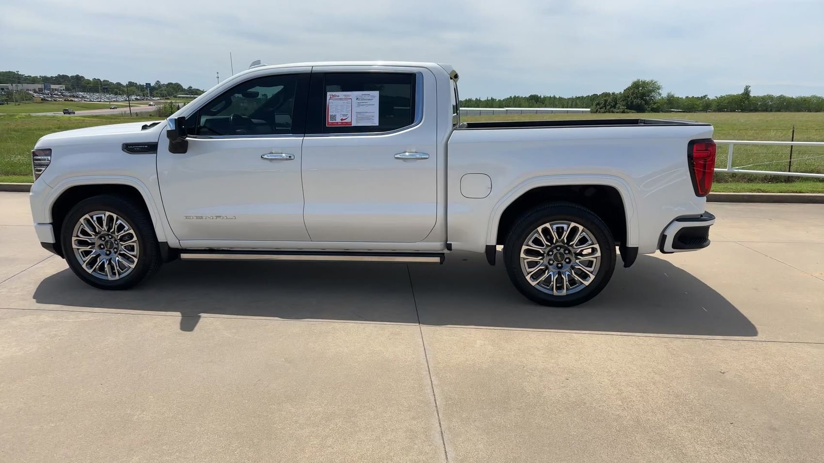 Used 2023 White Frost Tricoat GMC Denali Ultimate image 6