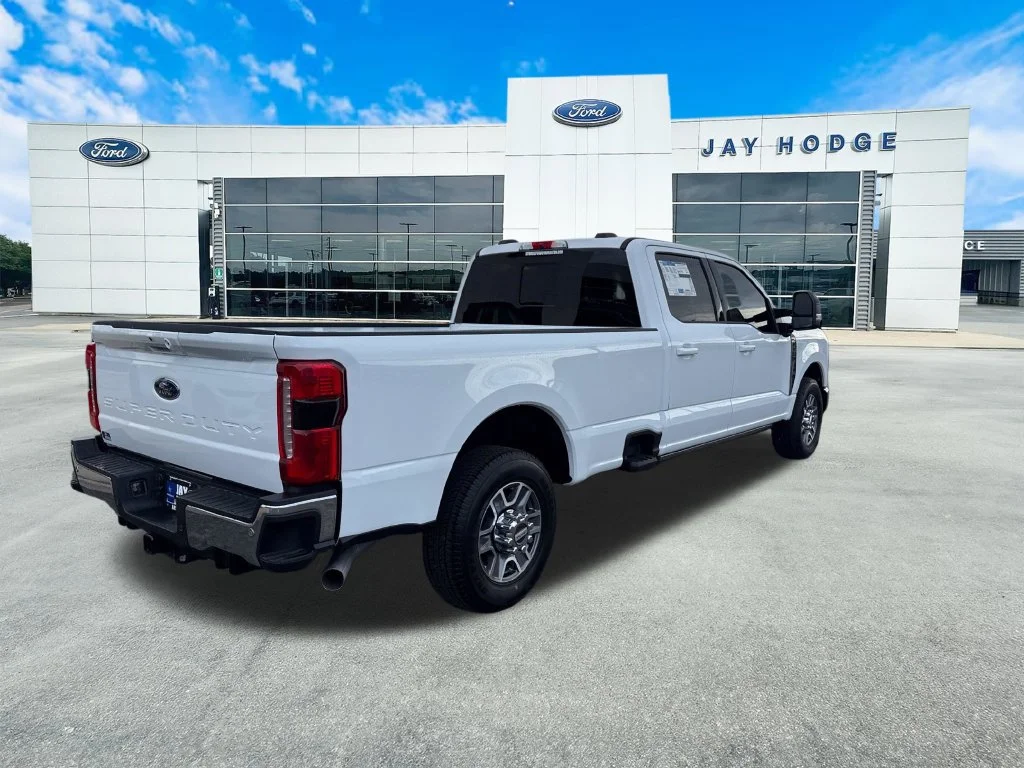 2026 Ford F-350 Super Duty Lariat - Photo 6