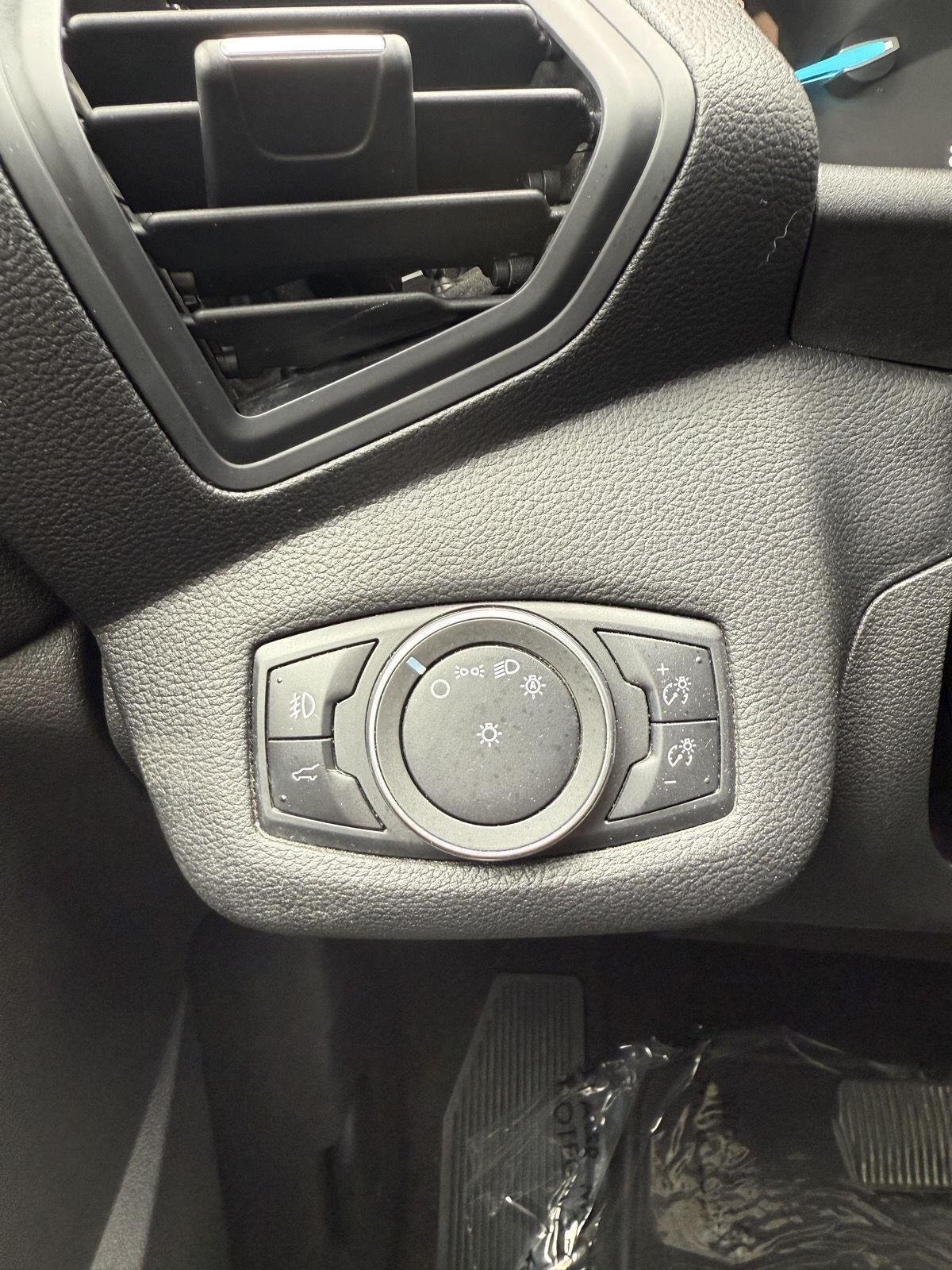 Used 2019 White Platinum Metallic Tri-Coat Ford SEL image 17