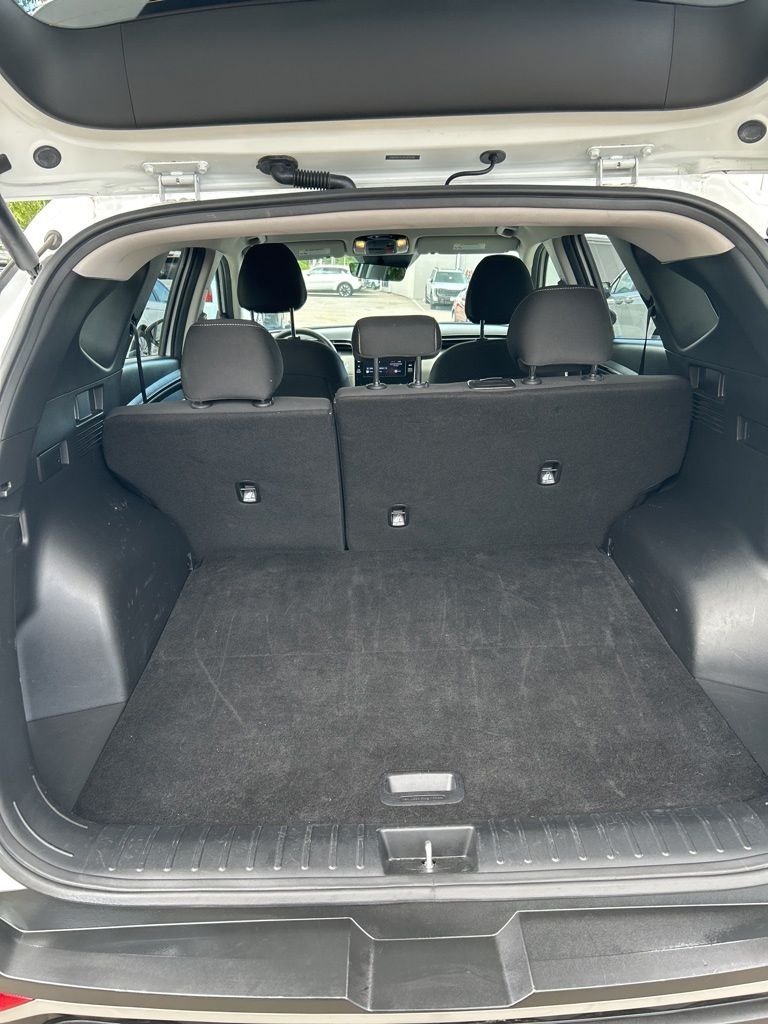 Used 2024 White Hyundai SEL image 12
