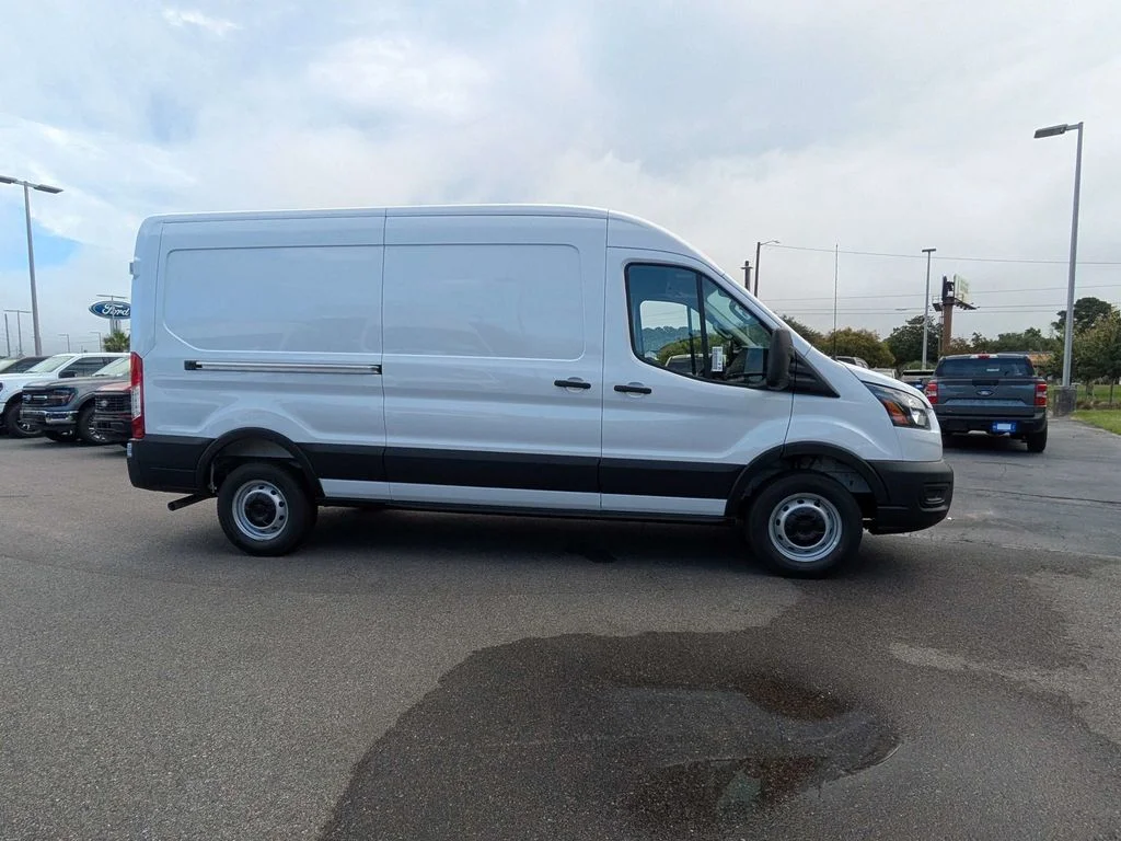 New 2027 White Ford Base image 3