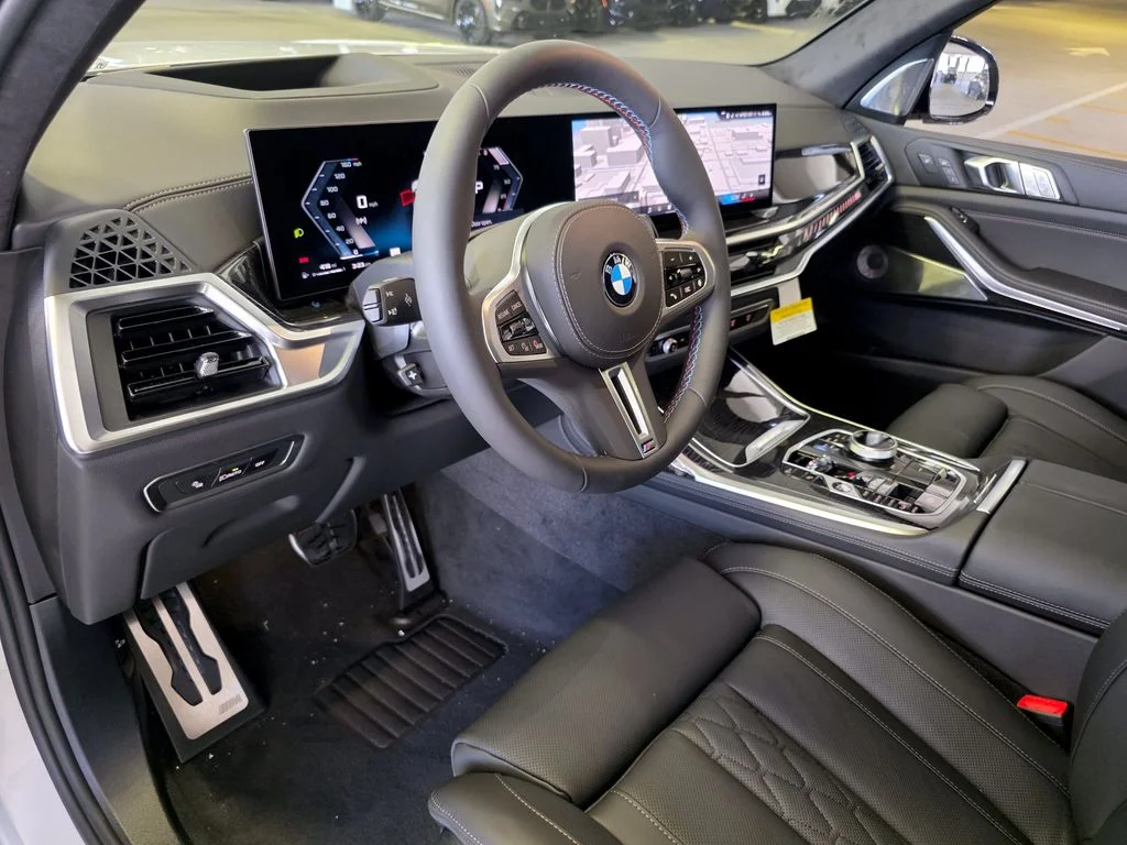 New 2027 White BMW M60i image 17