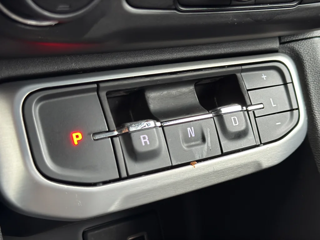 Used 2020 White GMC SLE image 44
