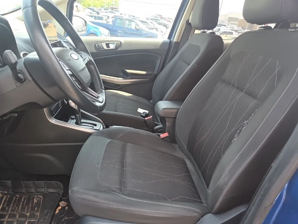 Used 2018 Blue Ford SE image 25
