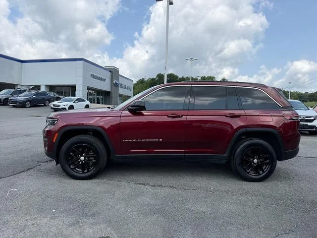Used 2024 Red Jeep Laredo X image 4