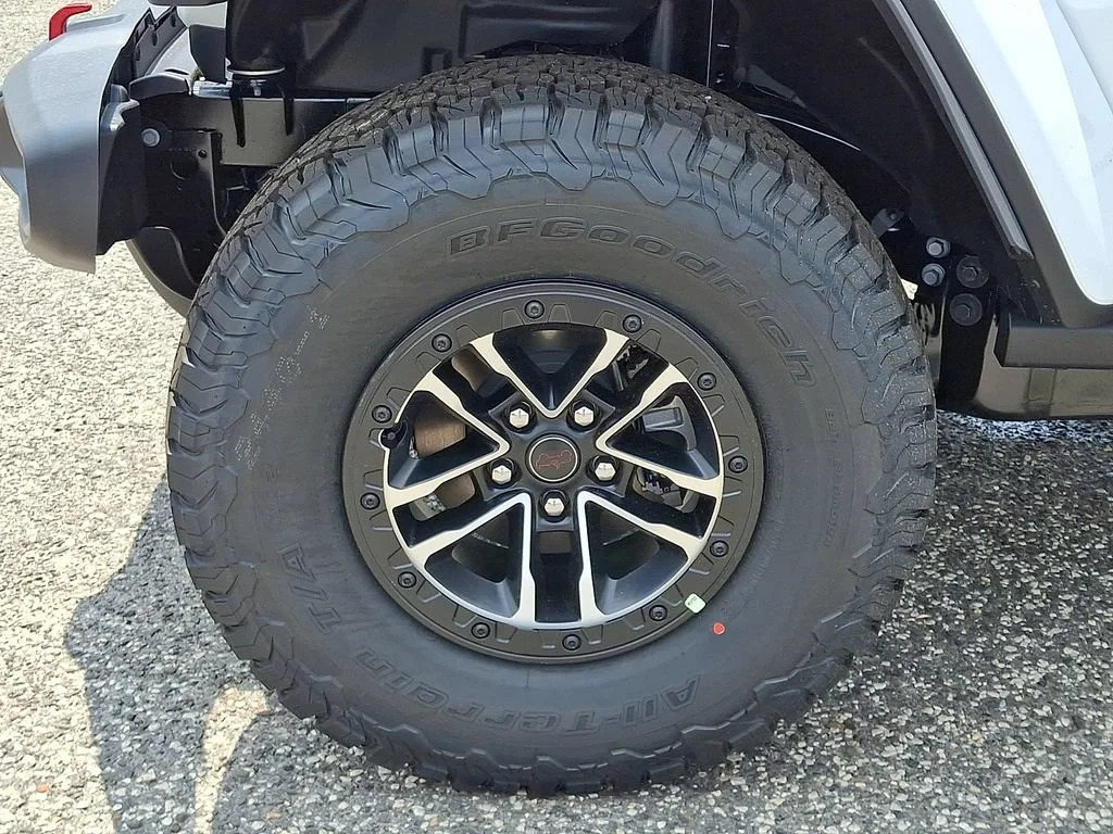New 2026 Bright White Clearcoat Jeep Rubicon image 19