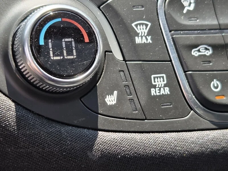 Used 2024 Summit White CHEVROLET LT image 23