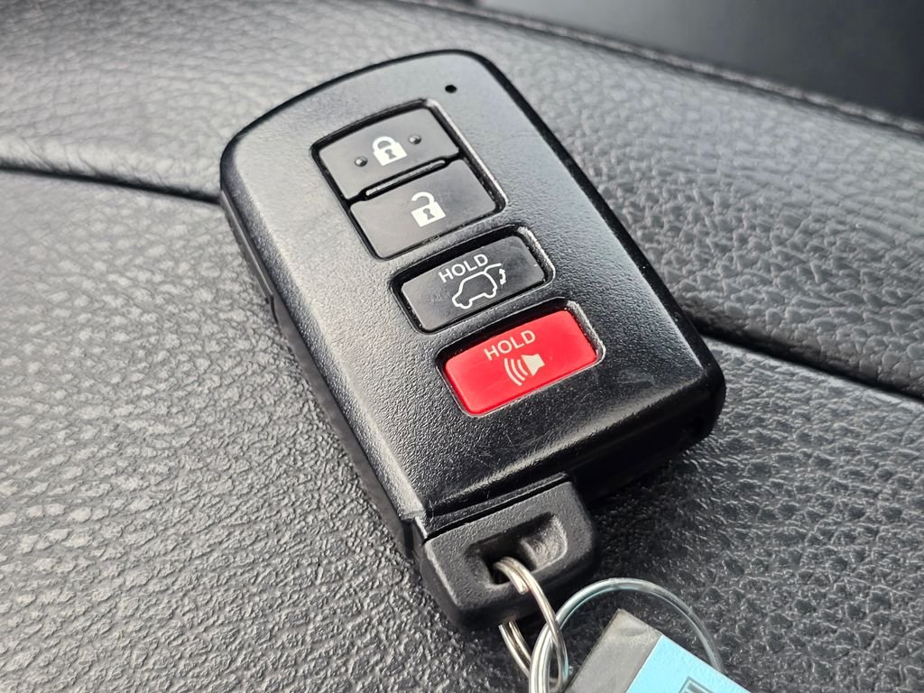 Used 2019 Black Toyota XLE image 33