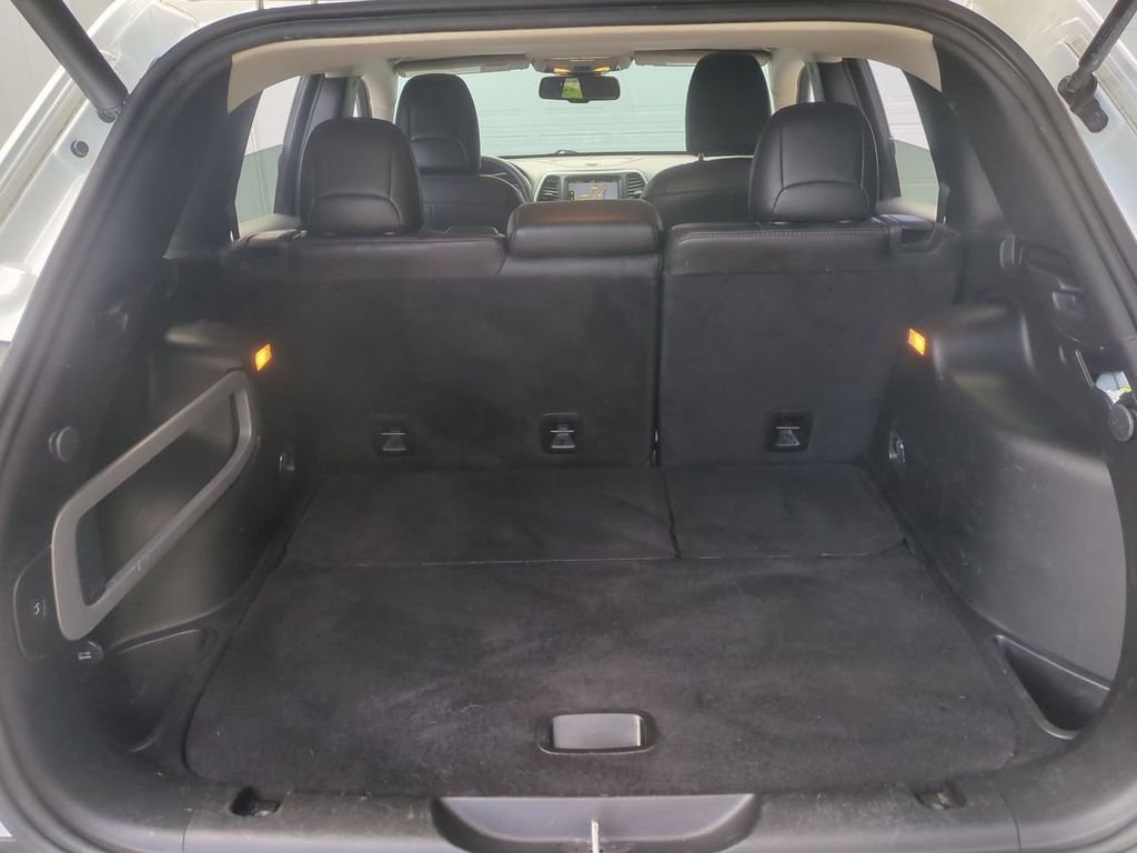 Used 2016 White Jeep Trailhawk image 27