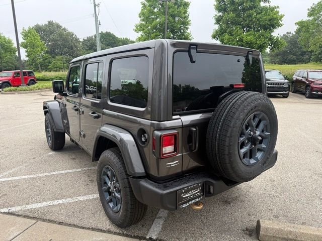 New 2026 Granite Crystal Metallic Clear-Coat Exterior Paint Jeep  image 4