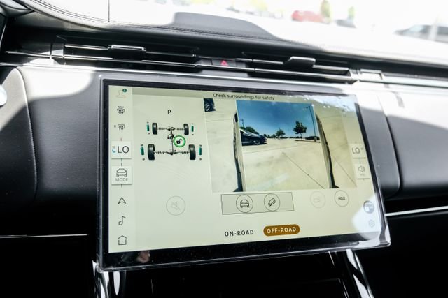 New 2026  Land Rover SE image 31