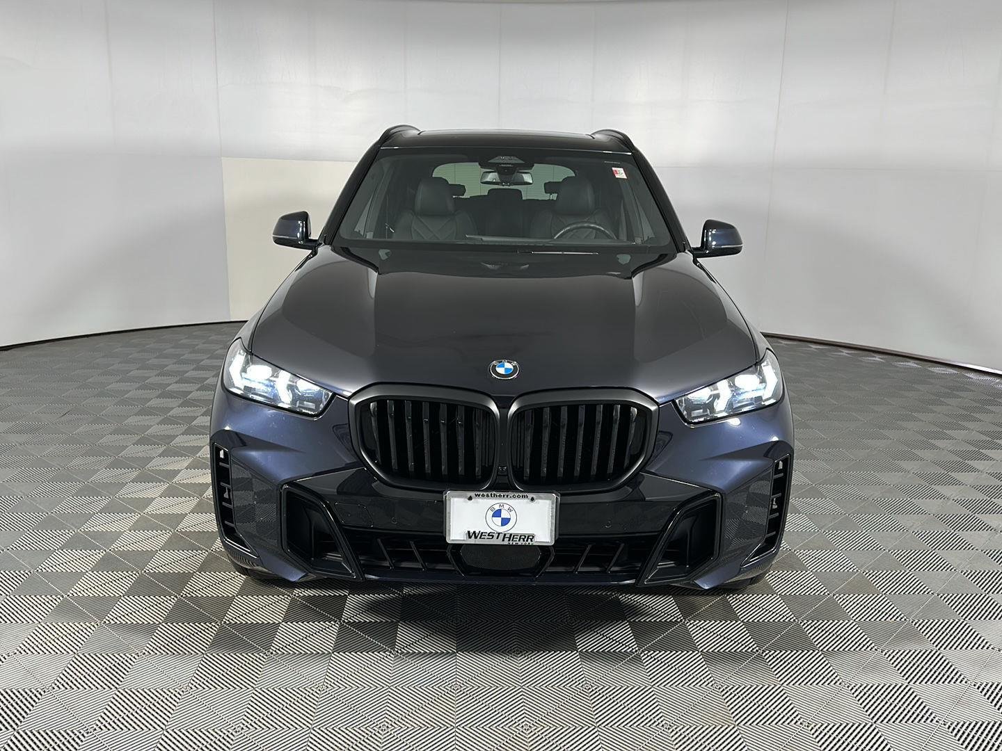 New 2026 Carbon Black Metallic BMW xDrive40i image 5