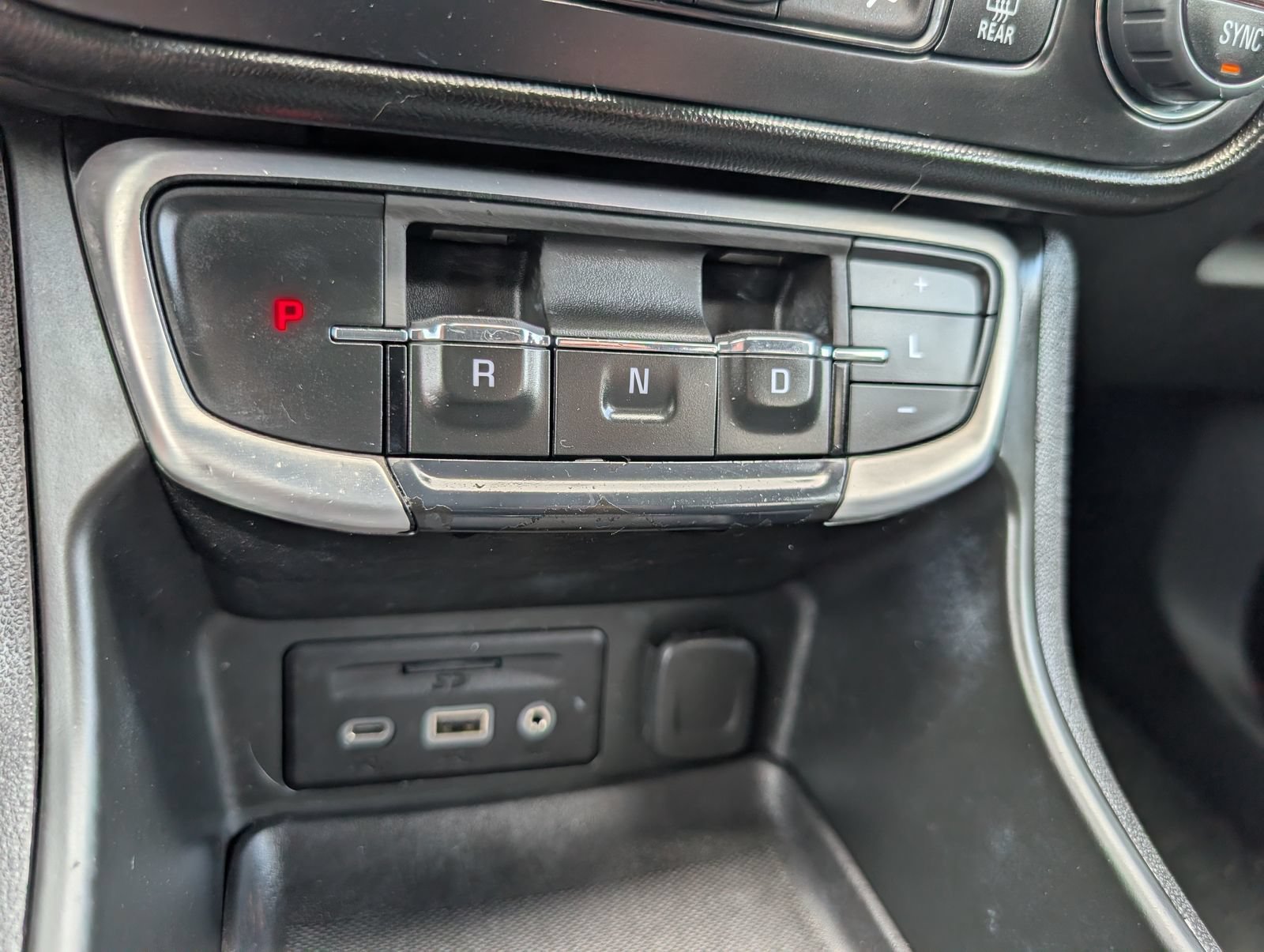 Used 2022 Ebony Twilight Metallic GMC SLE image 8