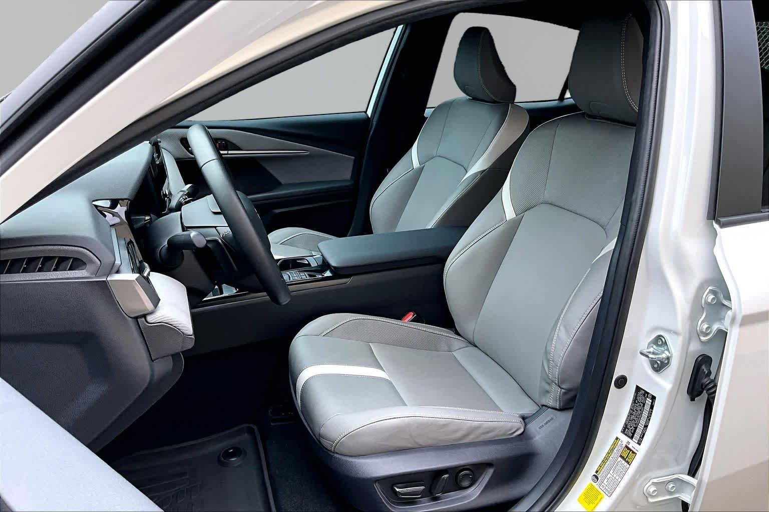 Used 2025 Ice Cap Toyota SE image 8