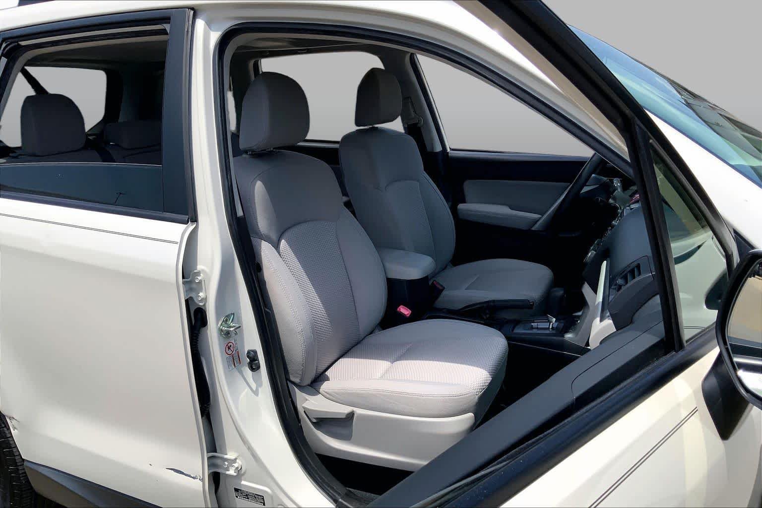 Used 2015 Satin White Pearl Subaru 2.5i Premium image 9