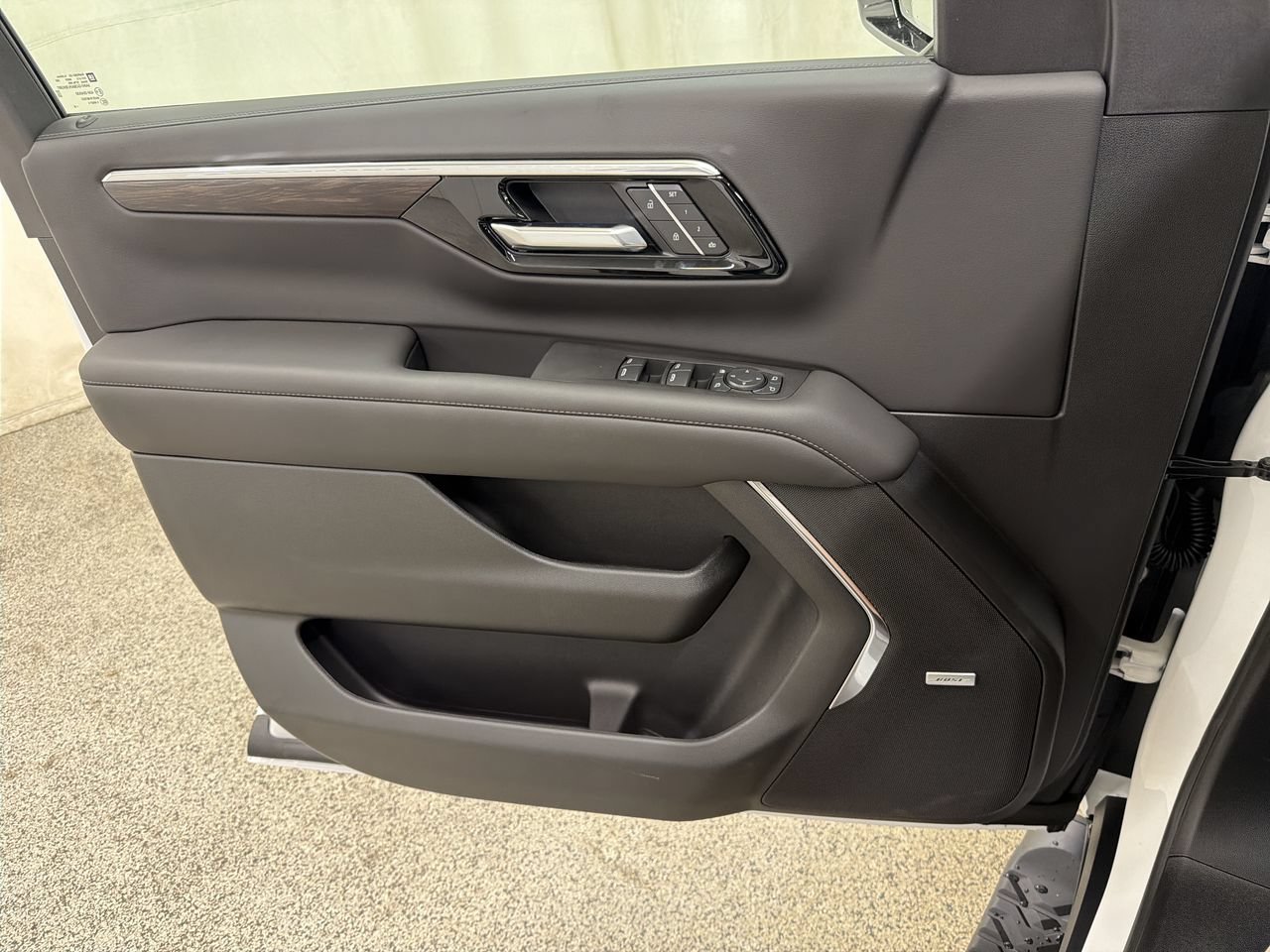 New 2026 Summit White Chevrolet Z71 image 18