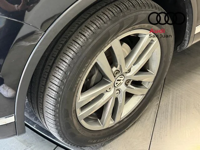 Used 2015 Black Volkswagen V6 Lux image 5