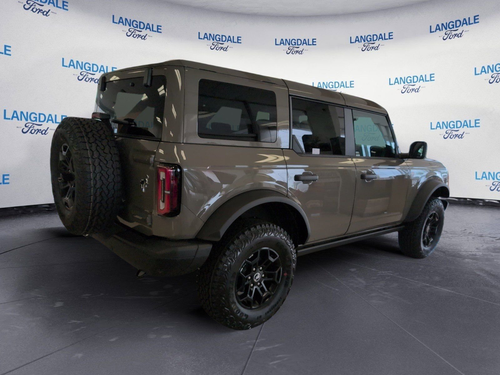 New 2026 Marsh Gray Ford Badlands image 3