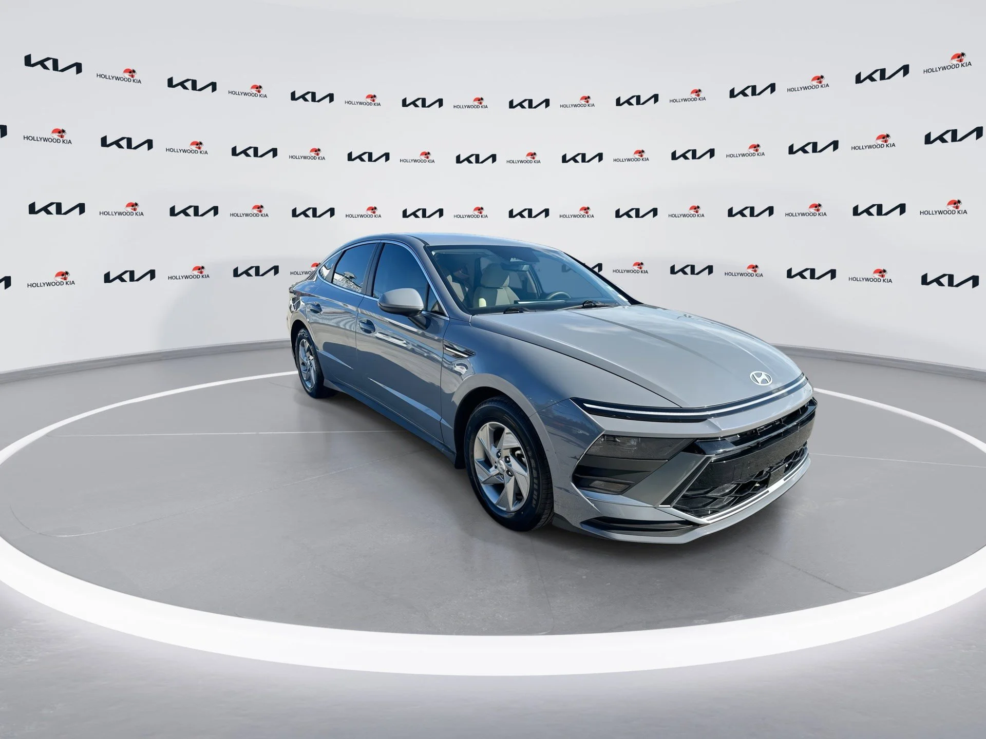 Used 2025 Transmission Blue Hyundai SE image 2