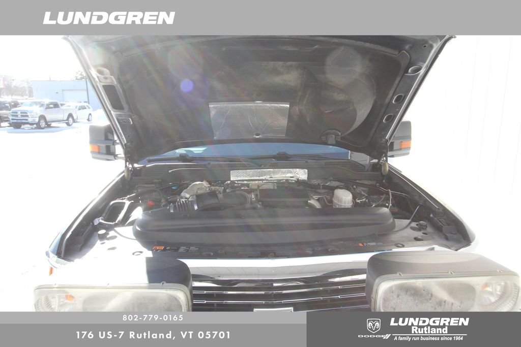 Used 2018 Gray Chevrolet Work Truck image 34