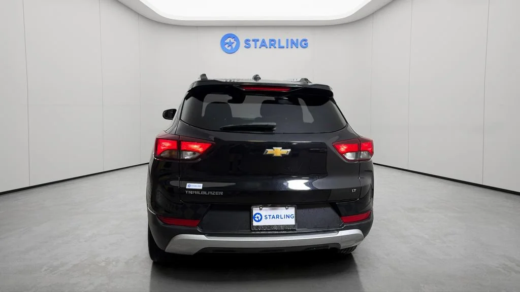Used 2023 MOSAIC BLACK METALLIC Chevrolet LT image 7