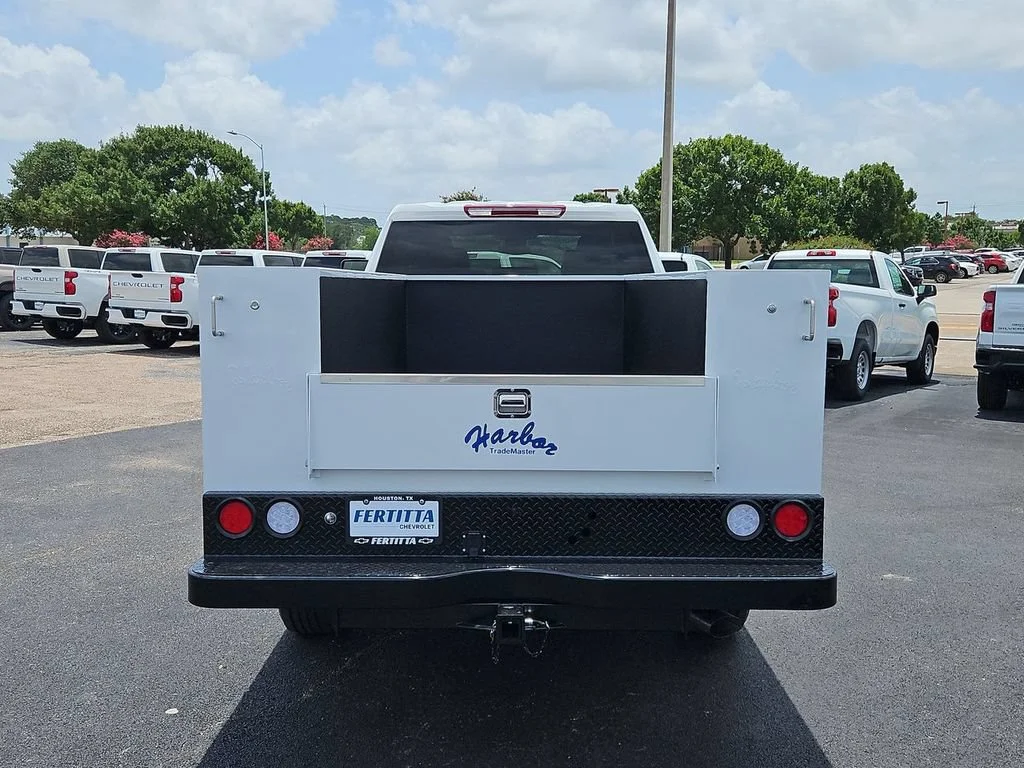 New 2026 Summit White Chevrolet WT image 5