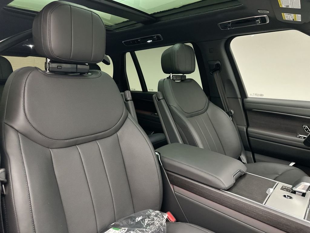 New 2026 Fuji White Land Rover SE image 6