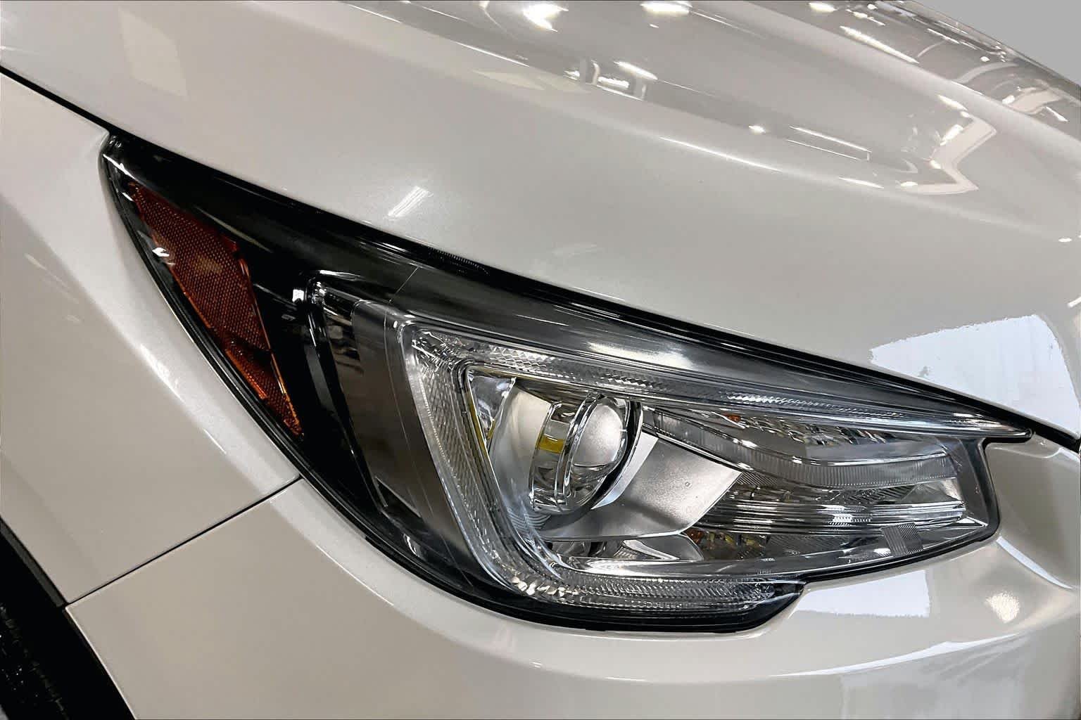 Used 2022 Crystal White Pearl Subaru Limited image 25