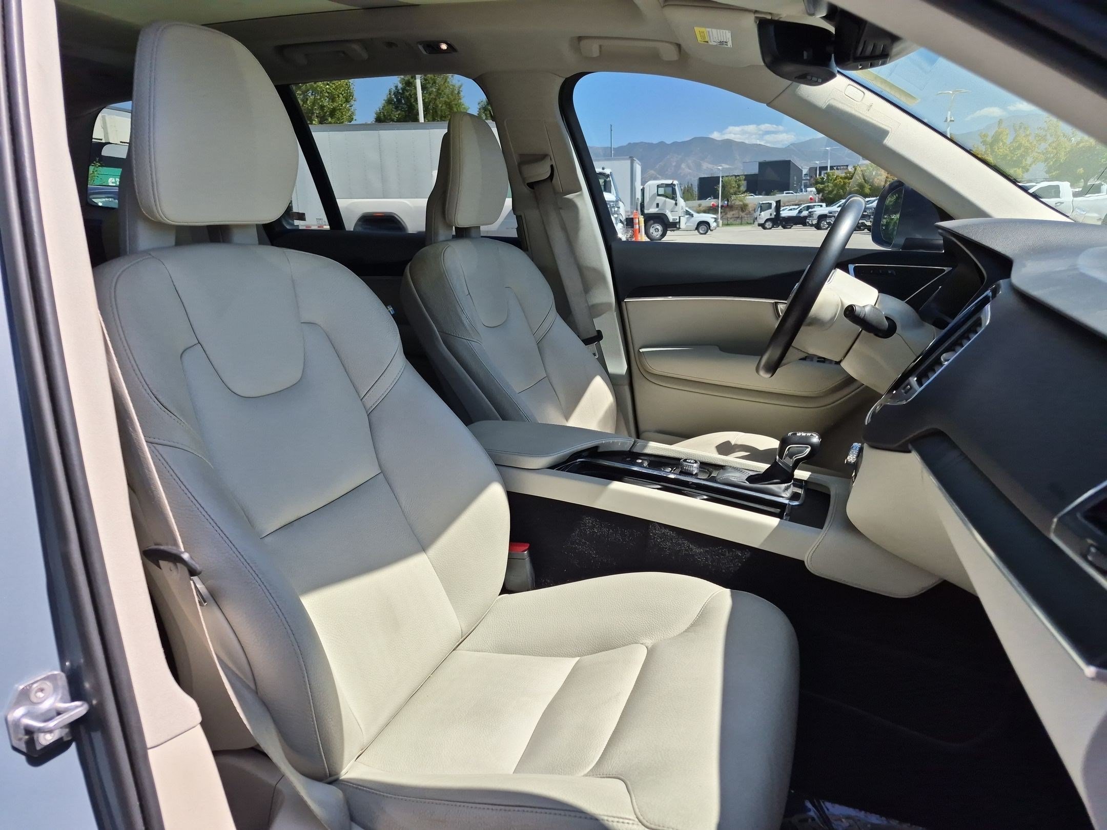 Certified Used 2020 Gray Volvo T6 Momentum 6 Passenger image 30