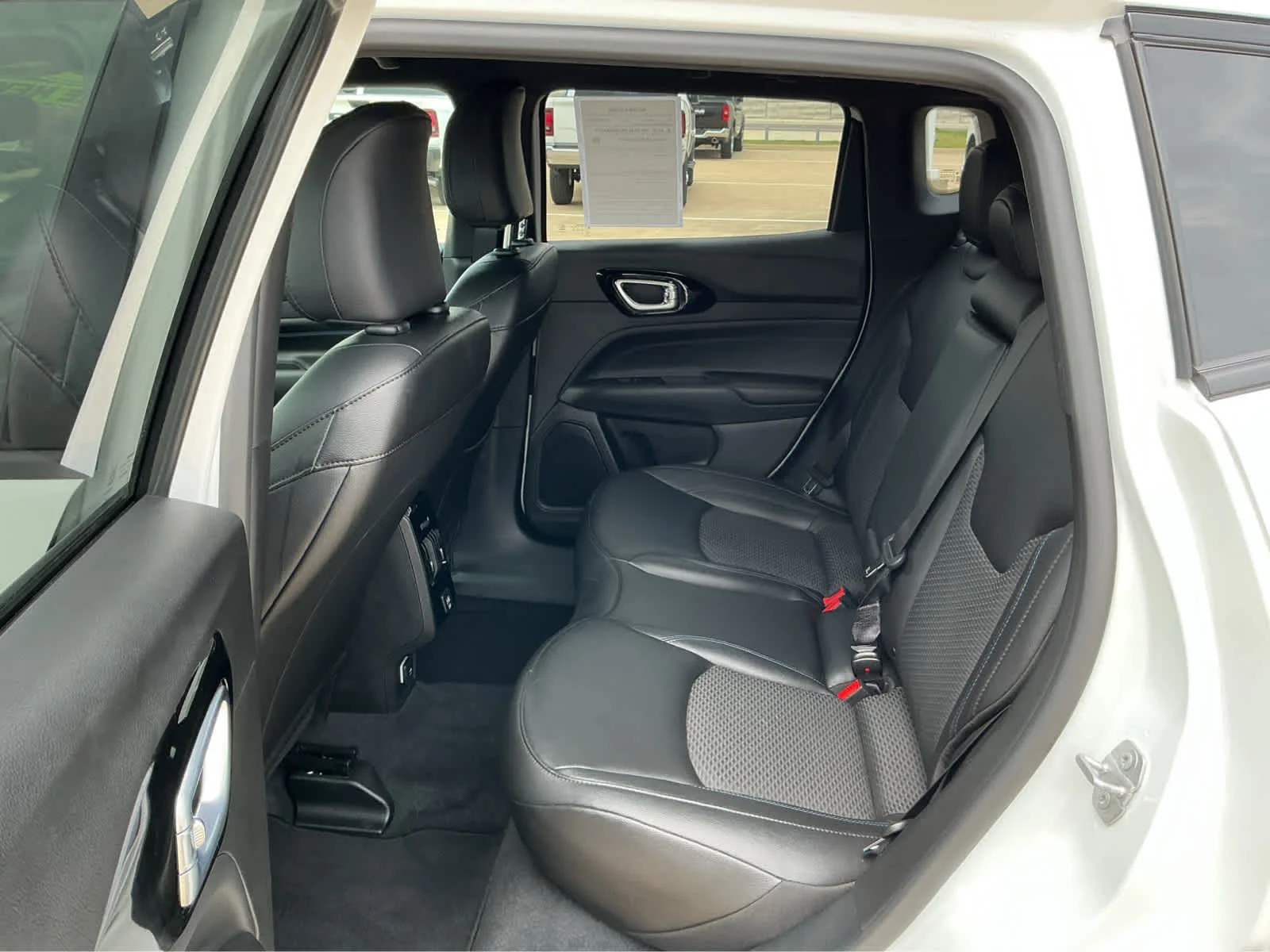 Certified Used 2025 Bright White Clearcoat Jeep Latitude image 15
